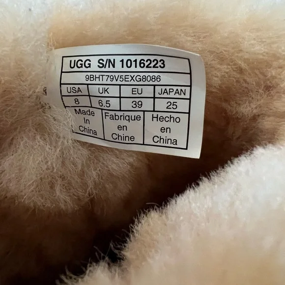 Classic Short II Uggs - Picture 5 of 5